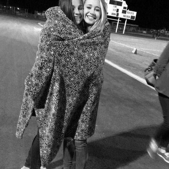 Meet your Posher, Macie - Picture 1 of 1